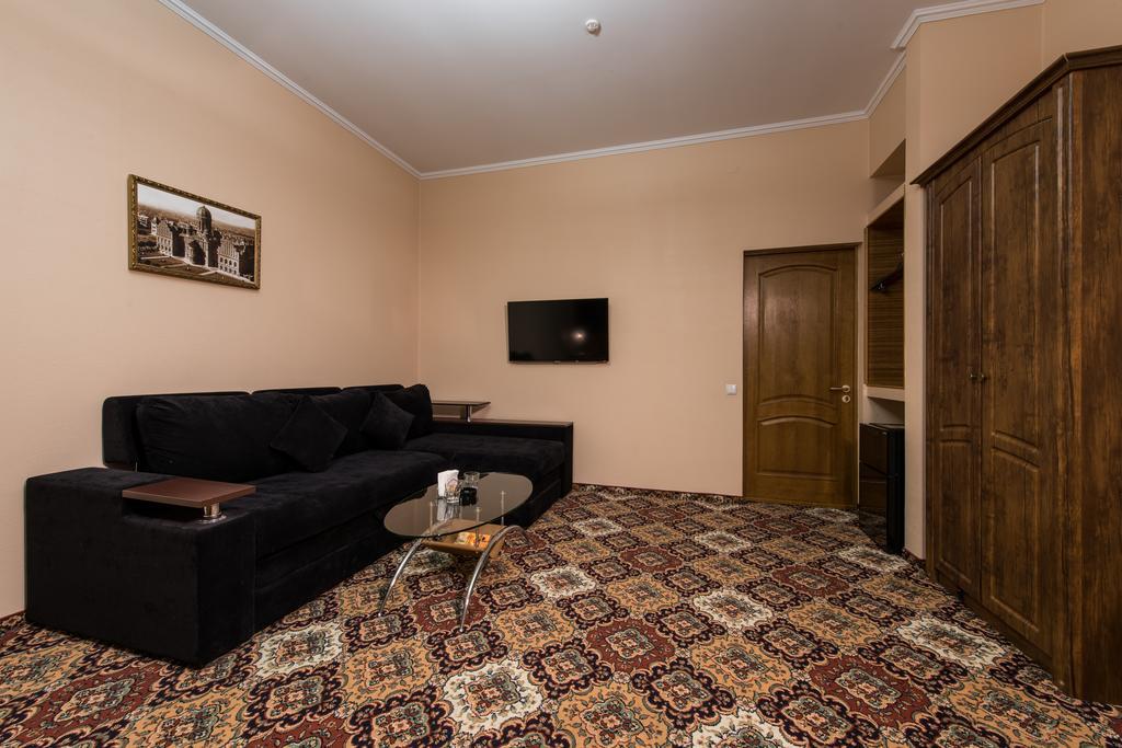 Premium Hotel Chernivtsi Quarto foto