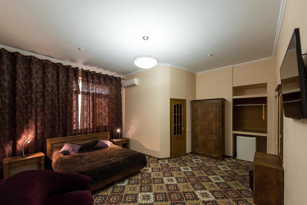 Premium Hotel Chernivtsi Quarto foto