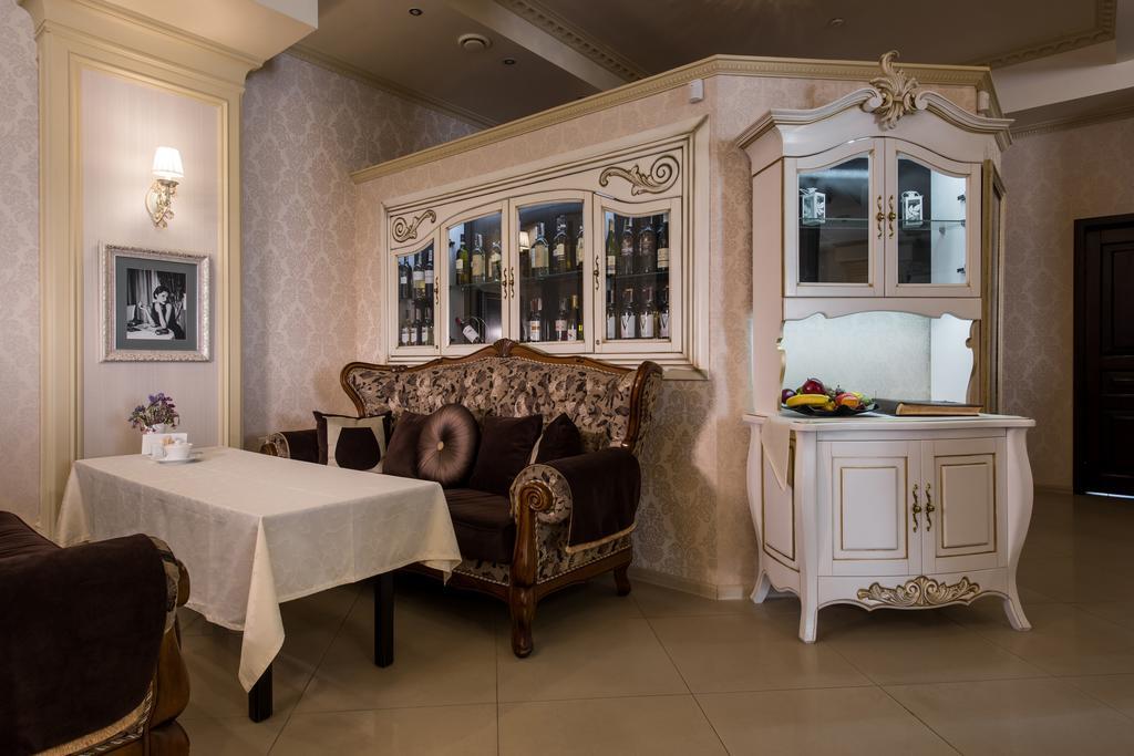 Premium Hotel Chernivtsi Exterior foto