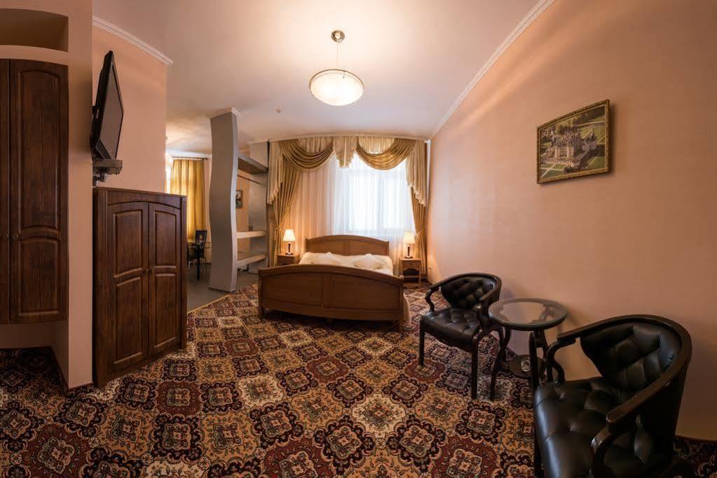 Premium Hotel Chernivtsi Exterior foto