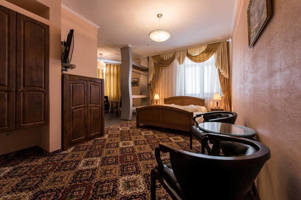 Premium Hotel Chernivtsi Exterior foto